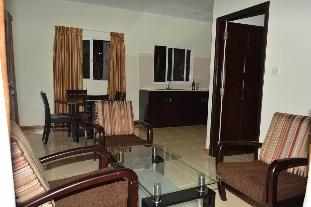 Sunset View Self Catering Apartment Anse Boileau Ruang foto